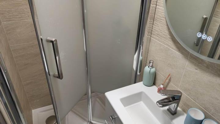 Chambre Privee Pour 4 Personnes En Banlieue Parisienne A Bondy Bagian luar foto